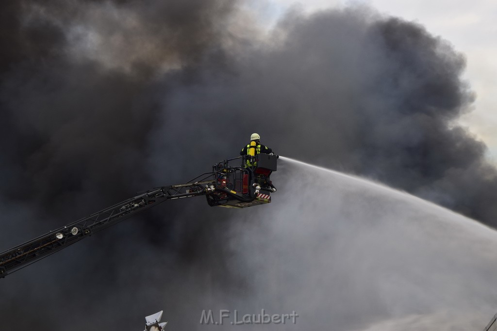 Grossbrand Halle Troisdorf Kriegsdorf Junkersring P059.JPG - Miklos Laubert
